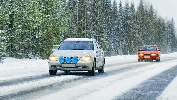 Essential Items To Keep in Your Vehicle During Winter