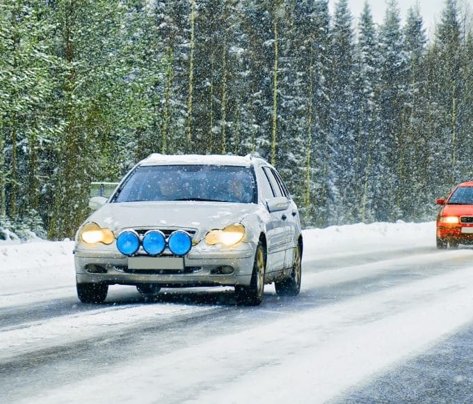 Essential Items To Keep in Your Vehicle During Winter